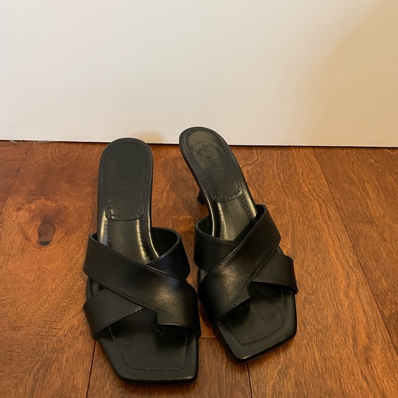 Zara Black Leather Sandals - Picture 2 of 4